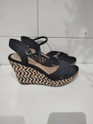 Sandalias cuña Sfera negras. Talla 37