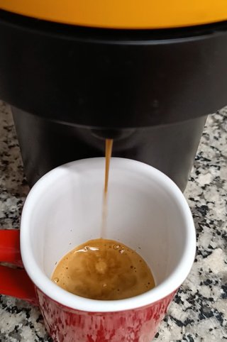 Cafetera Nespresso Vertuo Pop naranja