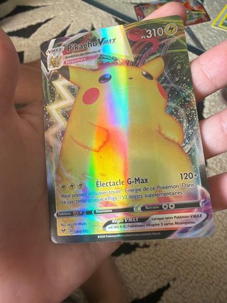 Carta Pokémon Pikachu VMAX en portugués