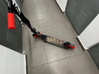 Patinete con ruedas rojas Oxelo