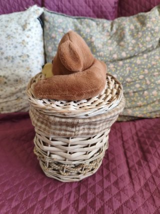 Cesta de mimbre con forro de tela