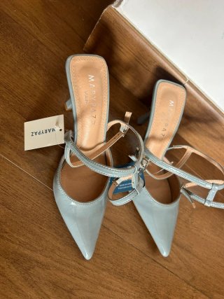 Zapatos Mary Paz celestes pico