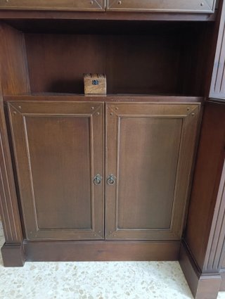 Mueble de salón madera oscura
