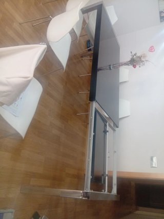 Mesa de comedor extensible negra y plateada