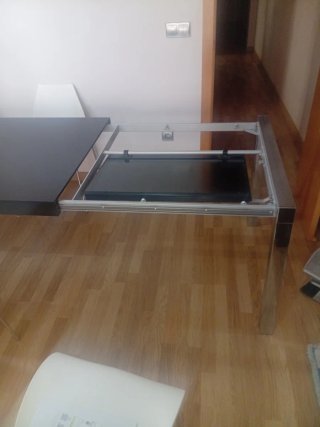 Mesa de comedor extensible negra y plateada