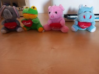 4 Peluche con Cuore Rosso