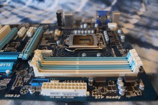 Placa Base Gigabyte GA-Z77-DS3H