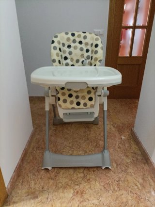 Trona de bebé con funda de lunares