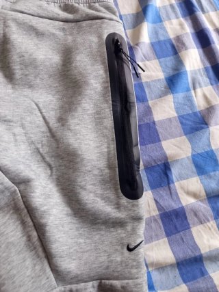 Pantaloni Nike Tech Grigio