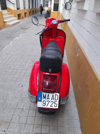 Vespa 200 iri Roja
