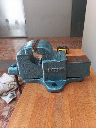 Tornillo de banco ACERO 100mm Profesional