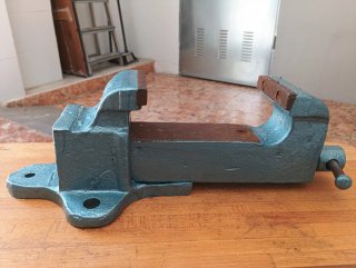 Tornillo de banco ACERO 100mm Profesional