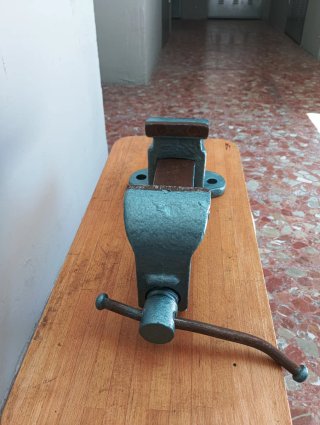 Tornillo de banco ACERO 100mm Profesional