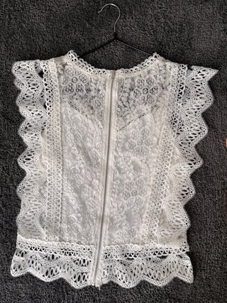 Blusa blanca de encaje con volantes S/M