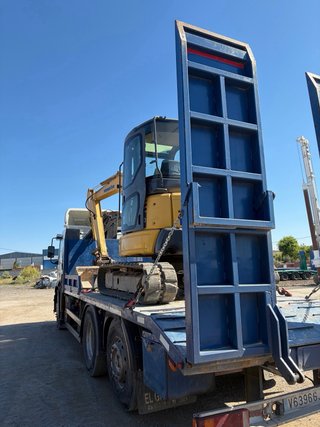 Camión Grúa Portamaquinaria Iveco