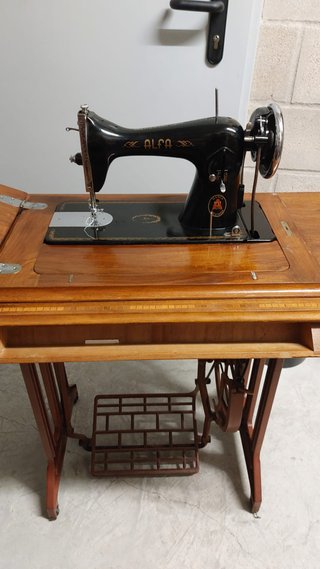 Máquina de coser antigua ALFA Eibar
