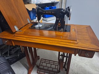 Máquina de coser antigua ALFA Eibar