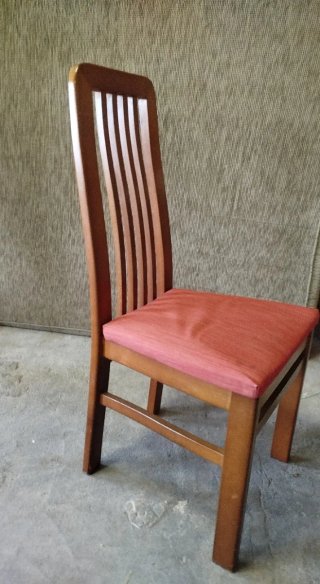 Sillas de comedor de madera y tela