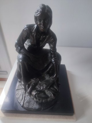 Escultura Mujer Vendedora de Pescado