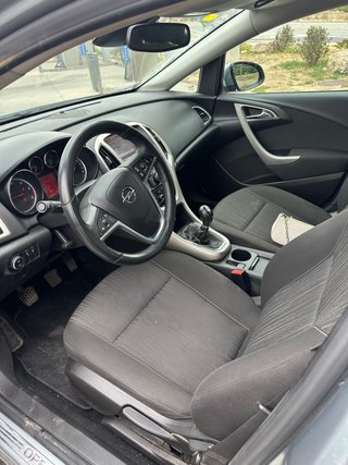 Opel Astra 2012