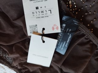 Pantalones Zara con pedrería, tallaje pequeño