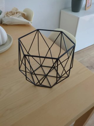 Frutero o centro de mesa geométrico negro