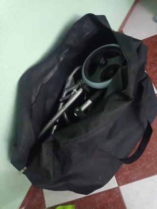 Silla de ruedas plegable para interiores
