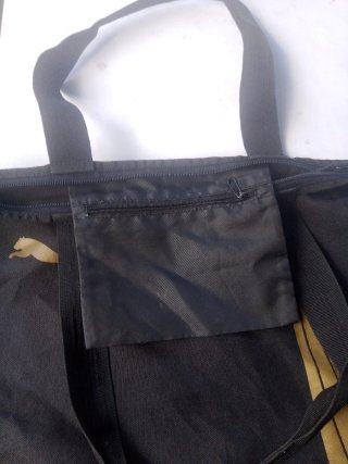 Bolsa Puma Negra y Dorada,no embio