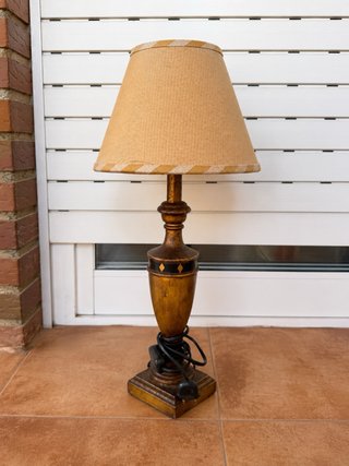 Lámpara de mesa vintage dorada