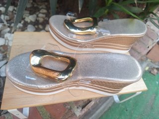 Sandalias cuña doradas transparentes talla 36