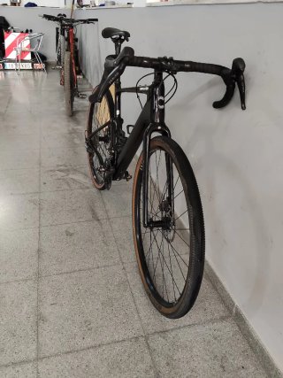 Bicicleta Gravel Cannondale Negra