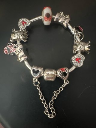 Pulsera estilo Pandora con charms
