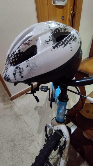 Bicicleta infantil azul + casco de bici