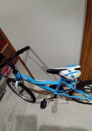 Bicicleta infantil azul + casco de bici