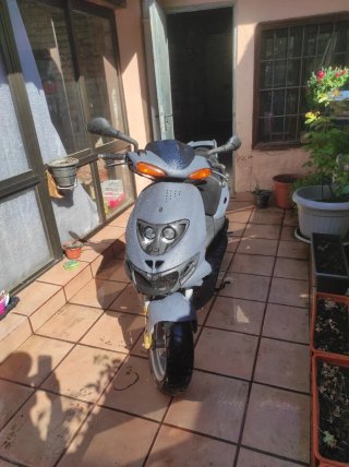 Suzuki Katana 50cc refrigerada por agua