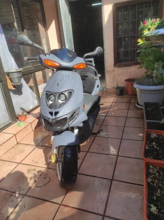 Suzuki Katana 50cc refrigerada por agua