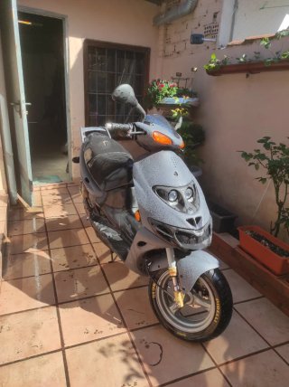 Suzuki Katana 50cc refrigerada por agua