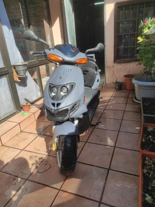 Suzuki Katana 50cc refrigerada por agua