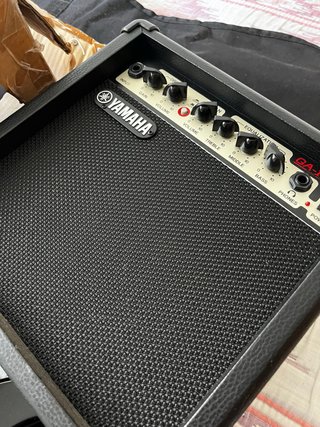 Kit de iniciación Guitarra Eléctrica Yamaha.