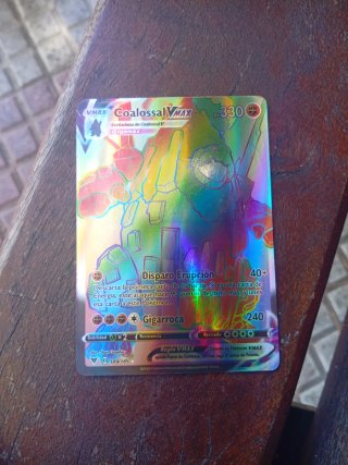 Carta Pokémon Charizard VMAX 330 HP