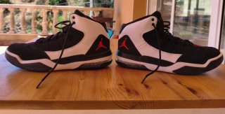 Nike Jordan Max Aura