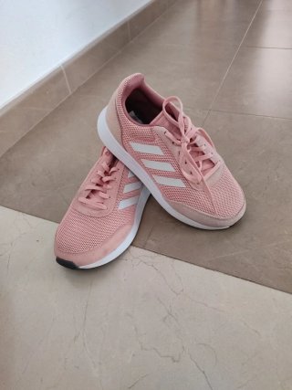 Zapatillas Adidas rosas y blancas