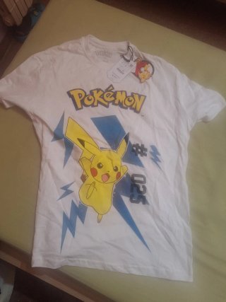Camiseta Pokémon Pikachu Pull&Bear Talla L