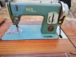 Máquina de coser Alfa Royale