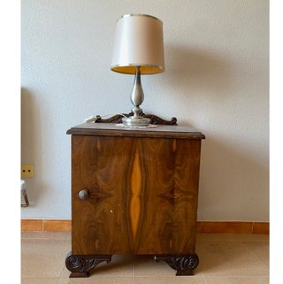 Armario y mesita de noche de madera