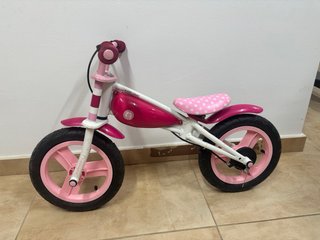 Bicicleta de equilibrio rosa