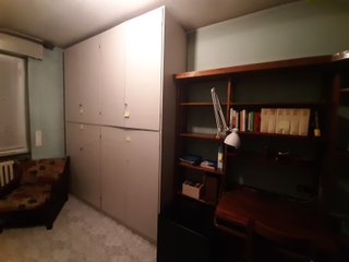 2 Armadi in legno massello, rivestiti in formica