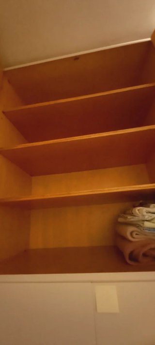 2 Armadi in legno massello, rivestiti in formica