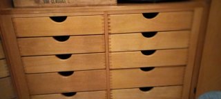 2 Armadi in legno massello, rivestiti in formica