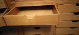 2 Armadi in legno massello, rivestiti in formica